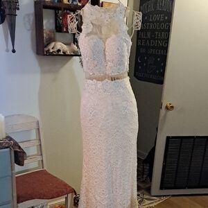 Avery G white Lace And Sequin Gown, Sz 8